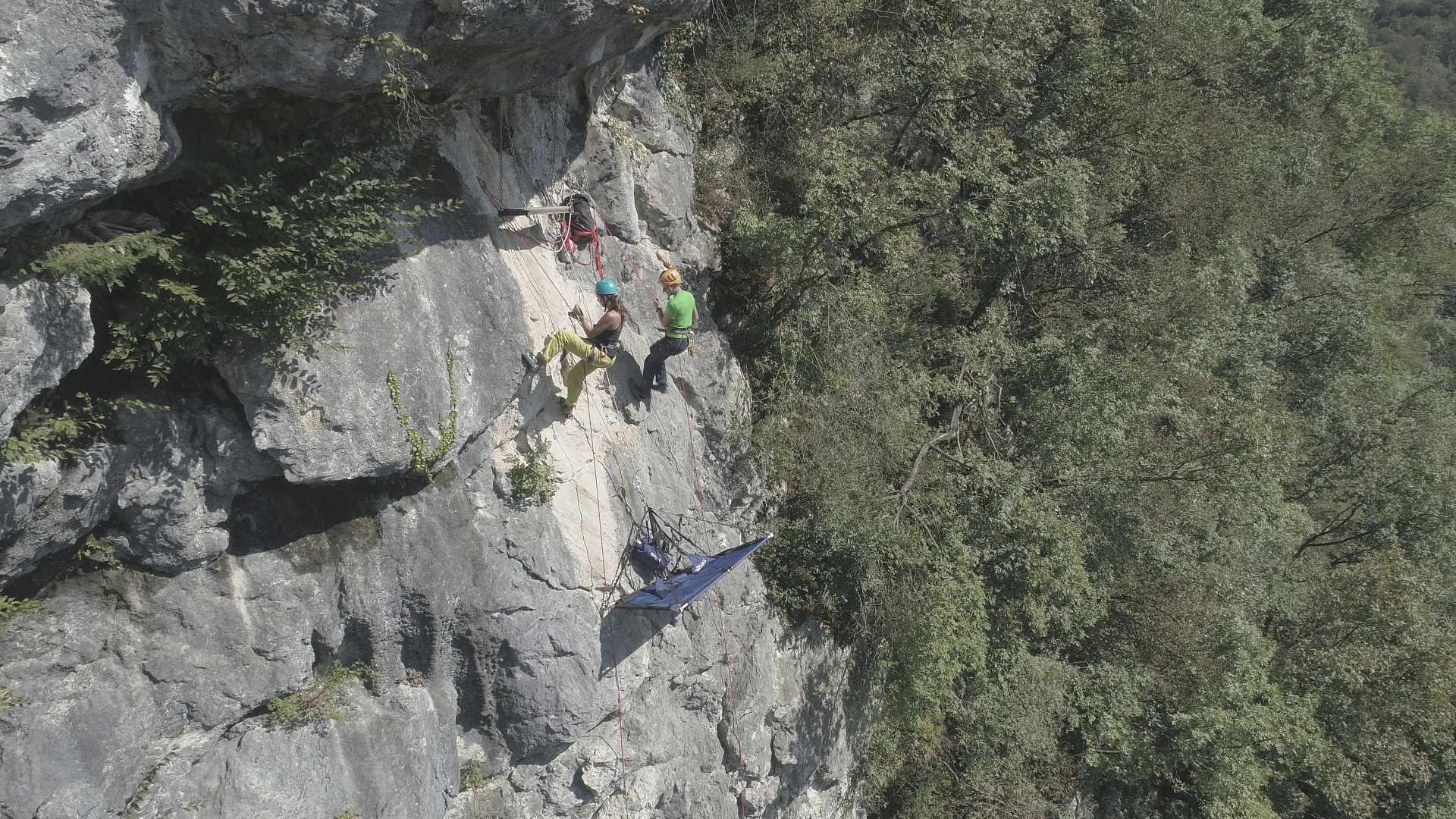 PortalEdge - unique adrenaline vertical camping high in a sheer cliff